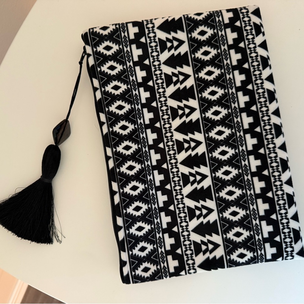 Black and White Geometric Clutch